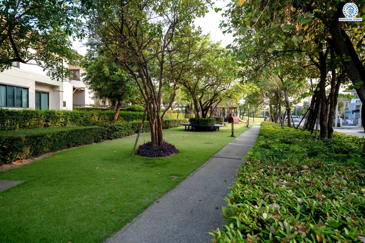 บ้านมือสองตกแต่งใหม่ โครงการ สราญสิริ ติวานนท์-แจ้งวัฒนะ1 หลังมุม เนื้อที่ 59.2 ตร.ว. ดีไซน์ตอบทุกไลฟ์สไตล์ ฟังก์ชัน 3 ห้องนอน 3 ห้องน้ำ จอดรถได้ 2 คัน Living ชั้นบนกว้างขวาง บนทำเลติดถนนใหญ่ เชื่อมต่อทุกเส้นทาง ใกล้จุดขึ้นทางด่วน "ศรีสมาน"